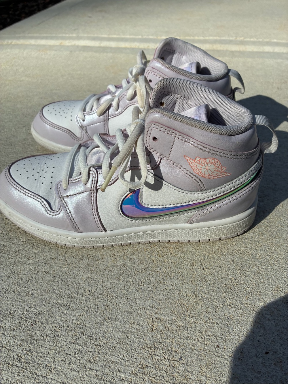 Jordan Kids' High-Top Sneakers in Light Purple and White with Iridescent Swoosh